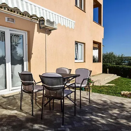 Jidra A3 1 Bedroom Apts Gasthof