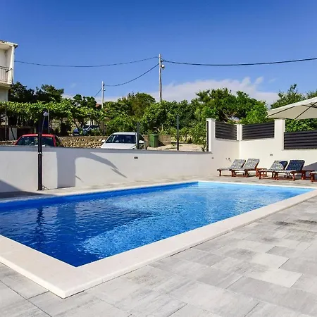 Jidra A3 1 Bedroom Apts Pensionat 3*