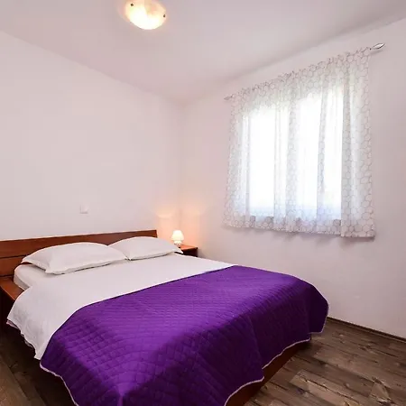 Jidra A3 1 Bedroom Apts Gasthof 3*