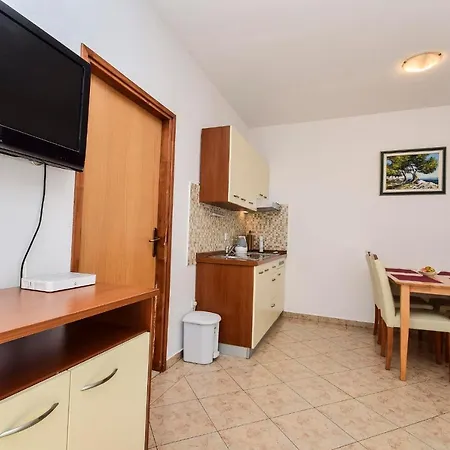 Jidra A3 1 Bedroom Apts Gasthof Ražanac