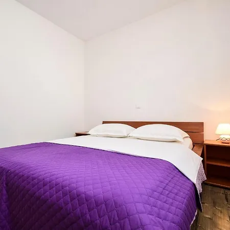 Guest house Jidra A3 1 Bedroom Apts Razanac